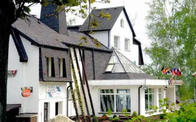 Hotel Pyramida Ii Франтишкови-Лазне вид на фасад