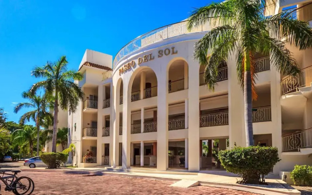 Отель Paseo del Sol by Royal Properties Плая-дель-Кармен вид на фасад