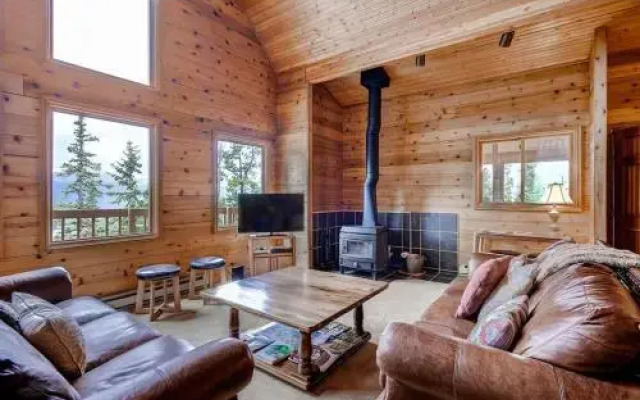 Chalet de Neige Boreas Pass by Pinnacle Lodging