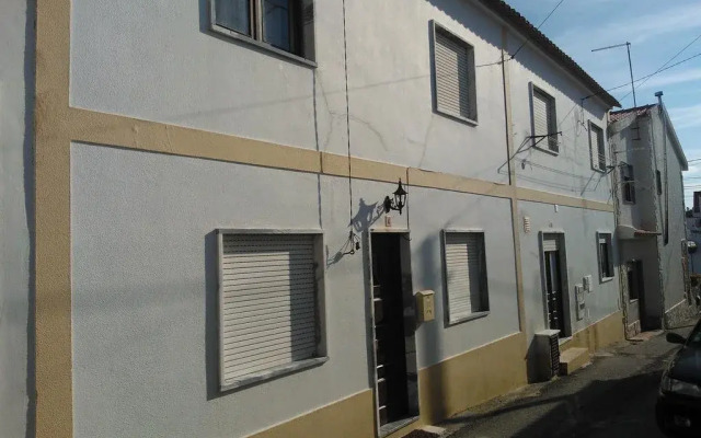 Отель Casa Amarela Óbidos вид на фасад