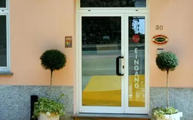 Hotel Garden вид на фасад