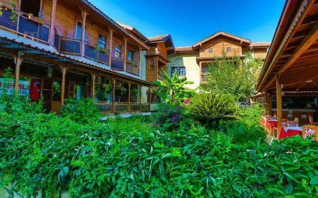 Hotel Villa Önemli вид на фасад
