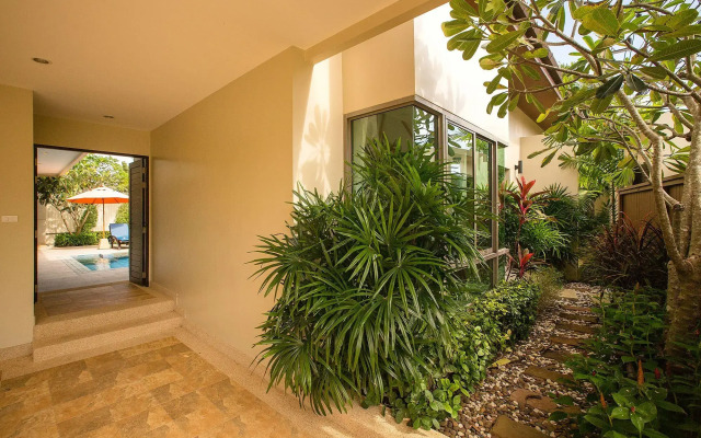Отель Nai Harn Pool Villa - Villa Bond вид на фасад