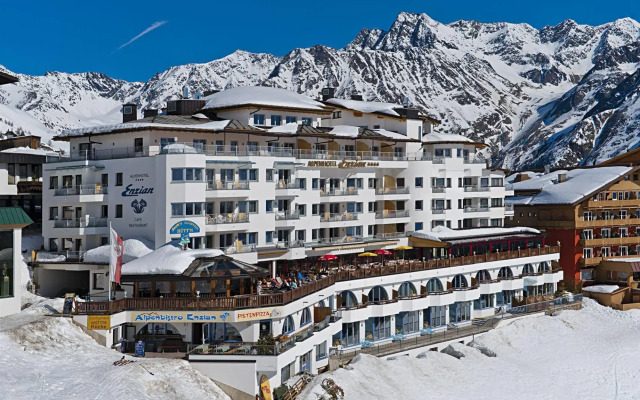 Отель Alpenhotel Enzian Австрия, Зёльден - отзывы, цены и фото номеров - забронировать отель Alpenhotel Enzian онлайн вид на фасад