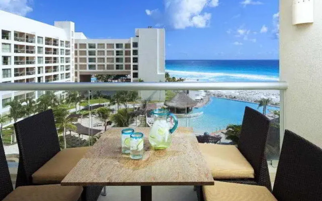 Отель The Westin Lagunamar Ocean Resort Villas, Cancun Мексика, Канкун - отзывы, цены и фото номеров - забронировать отель The Westin Lagunamar Ocean Resort Villas, Cancun онлайн балкон