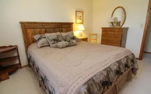Nelscott Flat - 3 Br home by RedAwning