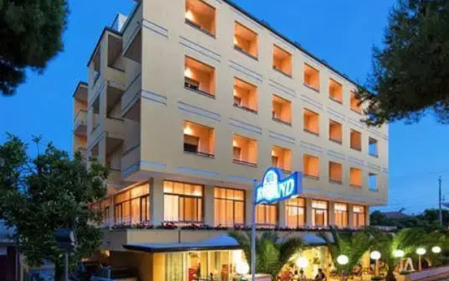 Hotel Roland вид на фасад
