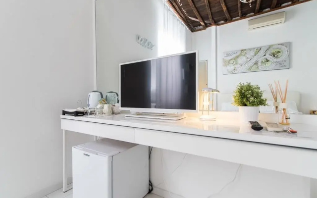 White Ostilia BB