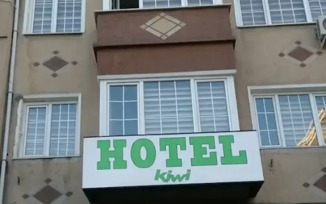 Hotel Kiwi вид на фасад