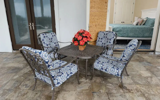 Front Beach House 19404