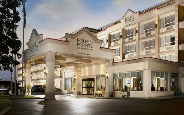 Отель Four Points by Sheraton Toronto Lakeshore Канада, Торонто - отзывы, цены и фото номеров - забронировать отель Four Points by Sheraton Toronto Lakeshore онлайн вид на фасад