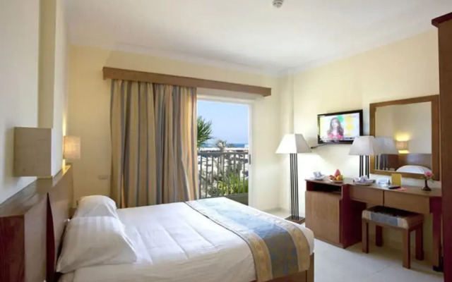 Отель Empire Beach Resort комната для гостей
