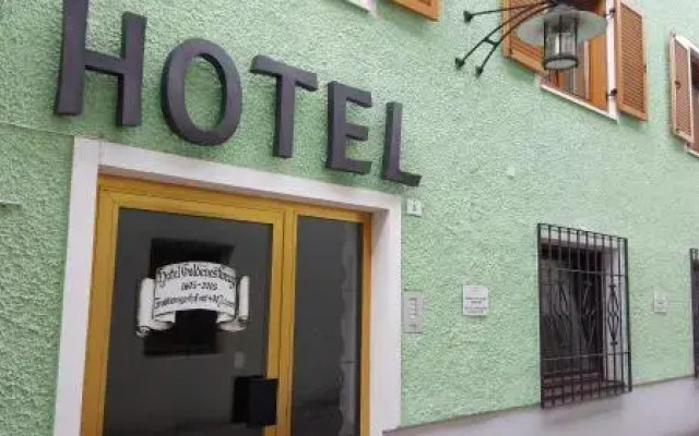 Hotel Goldenes Kreuz Випитено вид на фасад