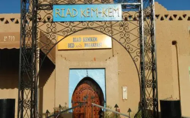 Отель Riad Kemkem Марокко, Мерзуга - отзывы, цены и фото номеров - забронировать отель Riad Kemkem онлайн вид на фасад