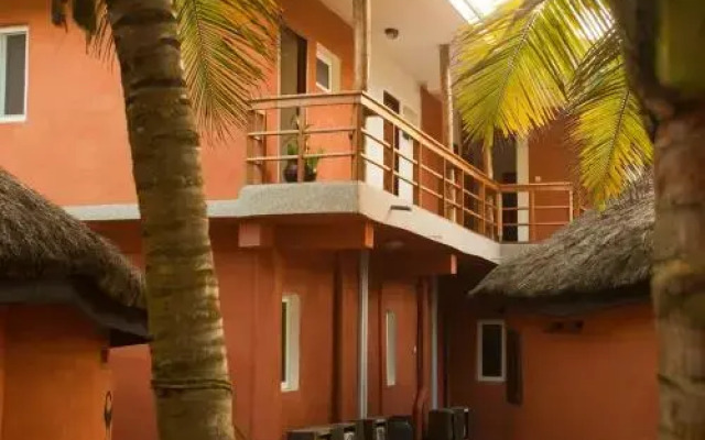 Отель Oasis Beach Resort вид на фасад