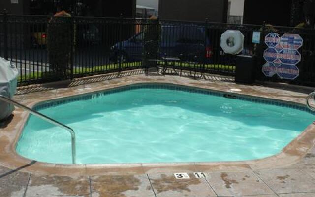 Quality Inn & Suites Anaheim Maingate 2