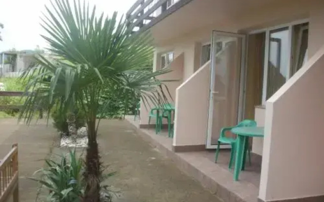 Гостиница Guest House Dubrava вид на фасад