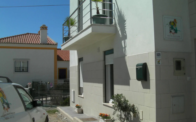 Отель Peniche Surf Lodge Пениче вид на фасад