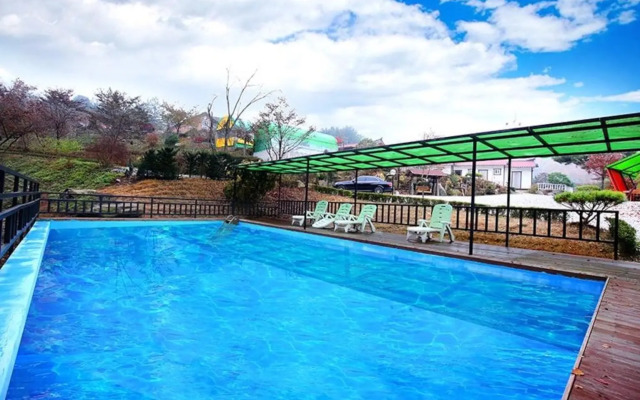 Gapyeong Hwangtoeun Pension and Glamping