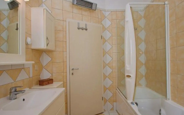 Holiday Home Dori (LBN394)