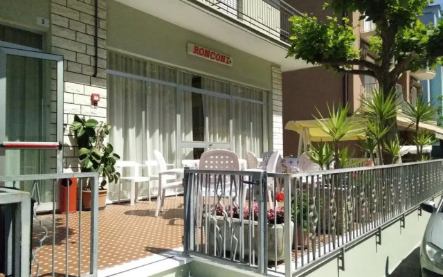 Hotel Ronconi вид на фасад