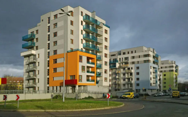 Апартаменты Cozy Studio with free parking вид на фасад