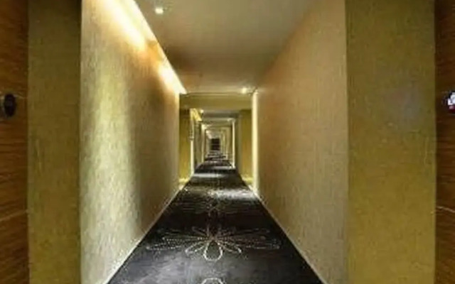 Yilai Hotel (Foshan Dali Fengchi aluminum market store)