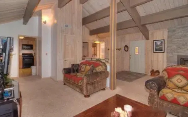 Spacious 3 North Shore Townhome 3 Br townhouse by RedAwning