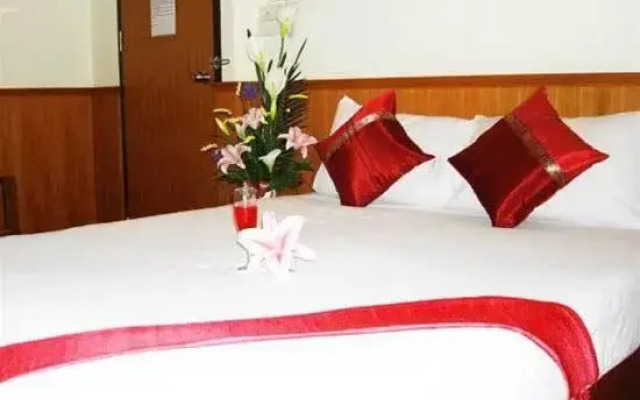 Center Point Plaza Hotel комната для гостей