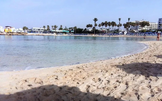 Christopher's Sandy Beach Suites