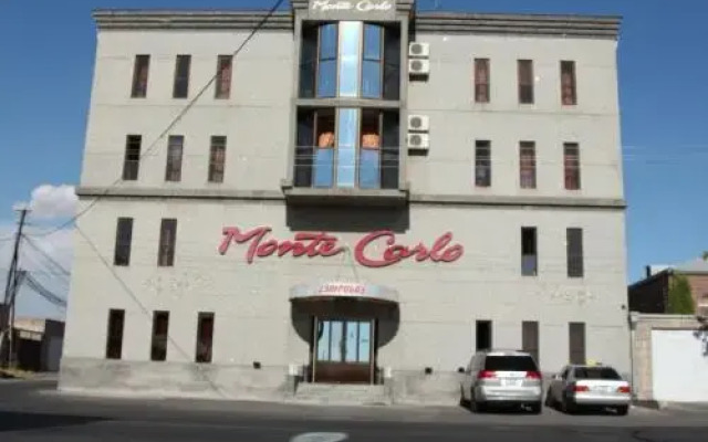 Отель Monte Carlo Ереван вид на фасад