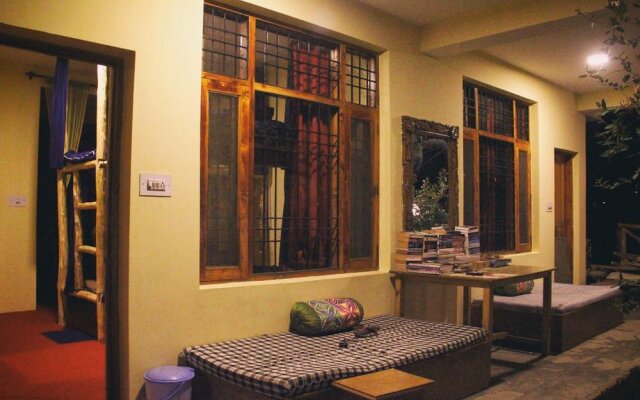 Red House Cafe Manali In Manali India From 50 Photos Reviews Zenhotels Com