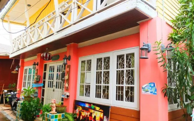 Отель Baan Romruen Homestay вид на фасад