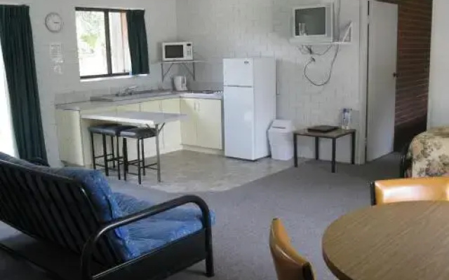 River Village Motel & Holiday Units
