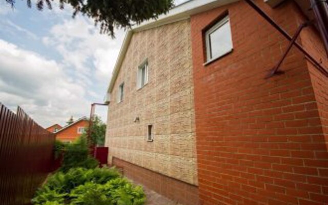Гостиница Holiday Home on Voroshilova в Саранске отзывы, цены и фото номеров - забронировать гостиницу Holiday Home on Voroshilova онлайн Саранск вид на фасад