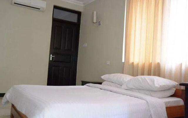 Mahale Classic Lodge