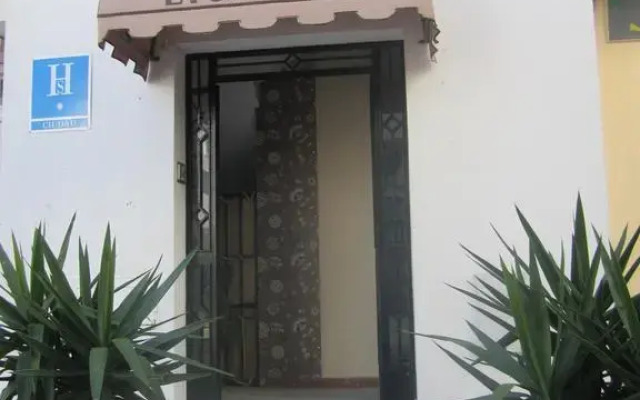 Отель Hostal La Conilena вид на фасад