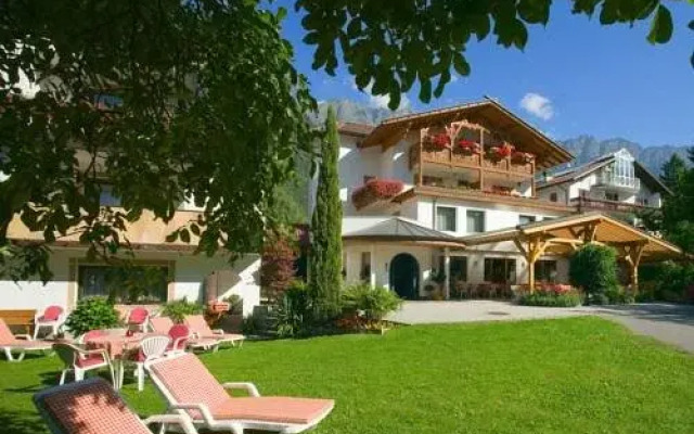 Отель B&B Ferienidylle Gstrein Парчинес вид на фасад