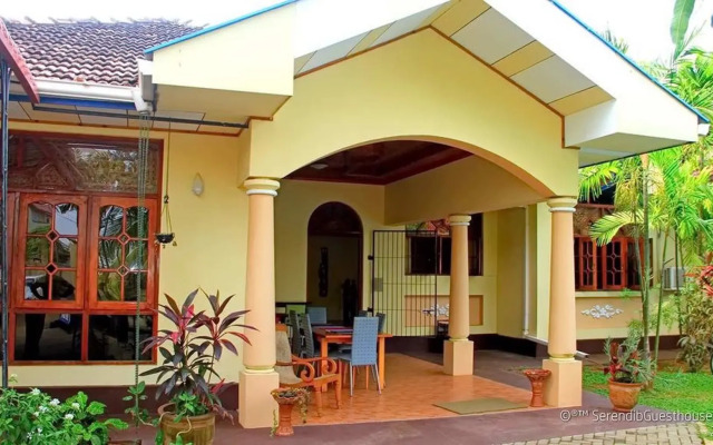 Отель Serendib Guest House вид на фасад