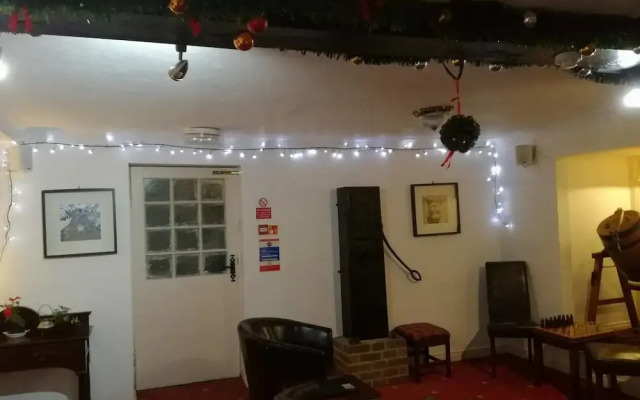 Howfield Manor Hotel вид на фасад