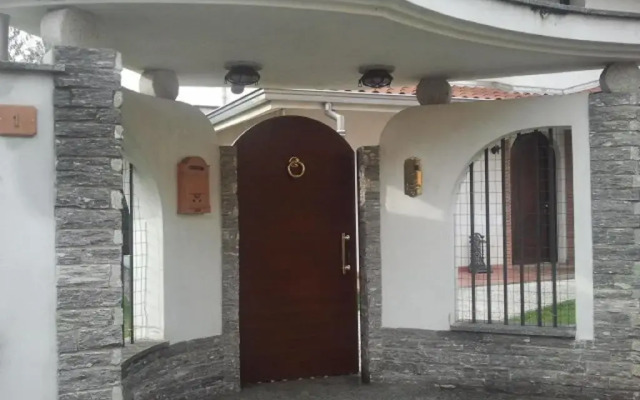 Отель Crespi House Парабьяго вид на фасад