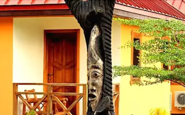 Отель Rainforest Lodge Гана, Мори - отзывы, цены и фото номеров - забронировать отель Rainforest Lodge онлайн вид на фасад