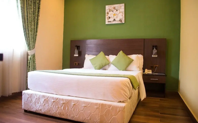 Atlantic Hotel And Suites вид на фасад