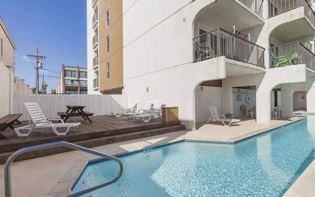 Florence I Condominium 706