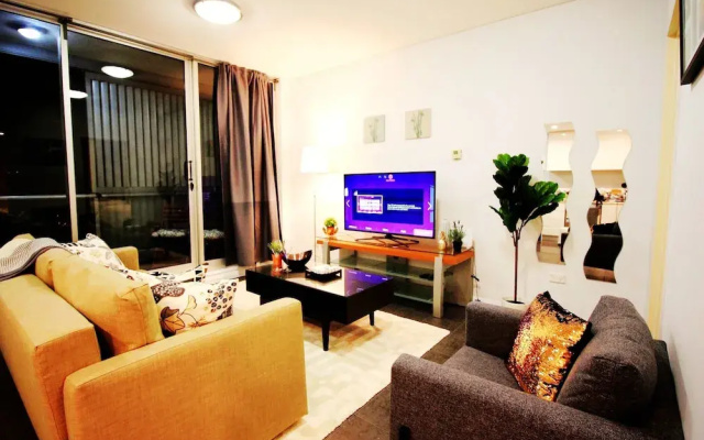 Spacious Apartment Central Location
