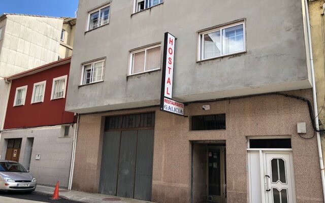 Отель Hostal Galicia Монфорте-де-Лемос вид на фасад