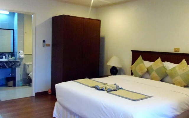 Отель Patong Tower Holiday Rentals комната для гостей