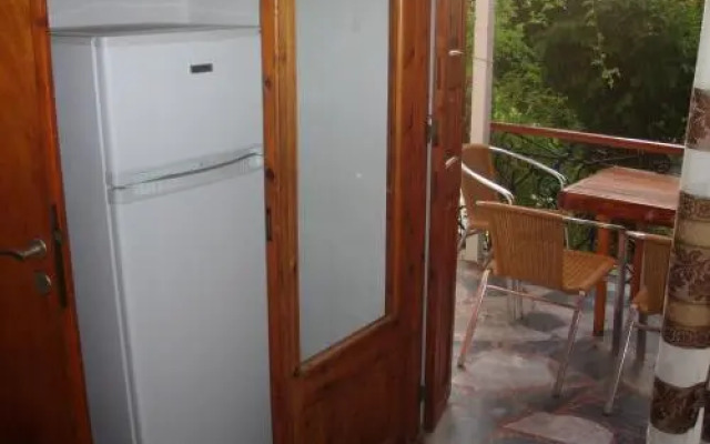 Eleni Studios & Apartments