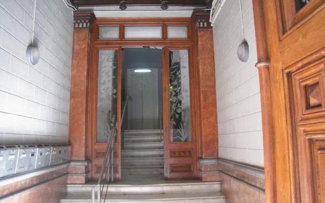 Отель Guest House Balmes Барселона вид на фасад