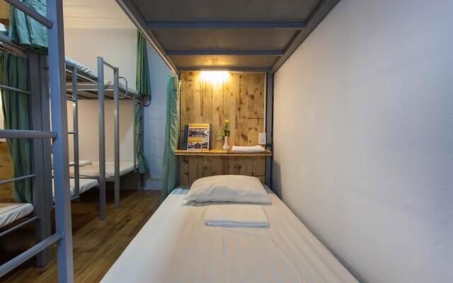 Отель Hanoi Home Backpacker Hostel Вьетнам, Ханой - отзывы, цены и фото номеров - забронировать отель Hanoi Home Backpacker Hostel онлайн вид на фасад